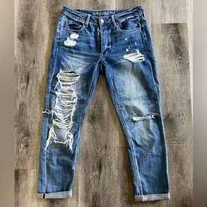AE Ripped Tomgirl Jeans, Size 6